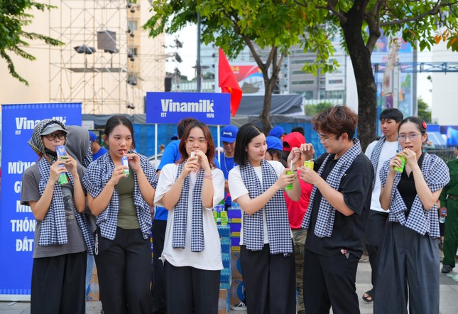 Vinamilk hòa cùng niềm vui của ngày hội thống nhất non sông ảnh 7