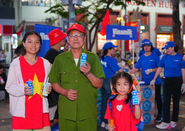 Vinamilk hòa cùng niềm vui của ngày hội thống nhất non sông ảnh 8