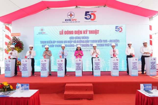 Ngành điện miền Nam 'cán đích' 50 công trình 110kV mừng ngày đất nước thống nhất ảnh 1