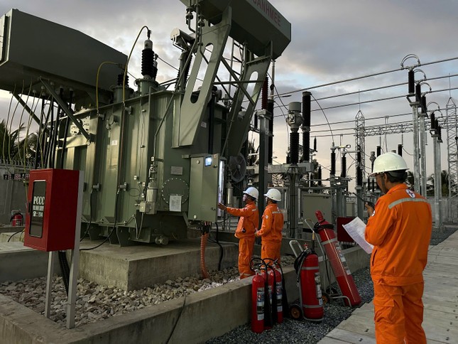 Ngành điện miền Nam 'cán đích' 50 công trình 110kV mừng ngày đất nước thống nhất ảnh 5