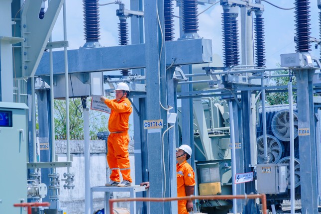 Ngành điện miền Nam 'cán đích' 50 công trình 110kV mừng ngày đất nước thống nhất ảnh 6