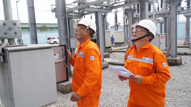 Ngành điện miền Nam 'cán đích' 50 công trình 110kV mừng ngày đất nước thống nhất ảnh 7