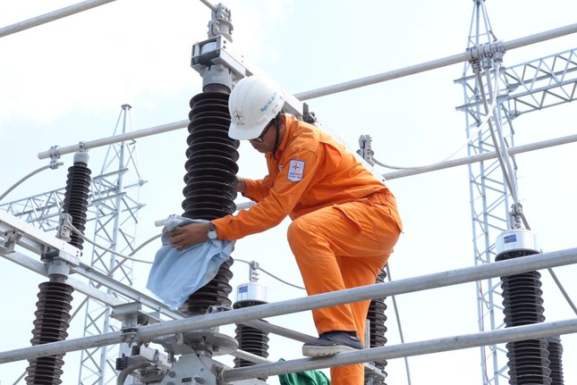 Ngành điện miền Nam 'cán đích' 50 công trình 110kV mừng ngày đất nước thống nhất ảnh 9