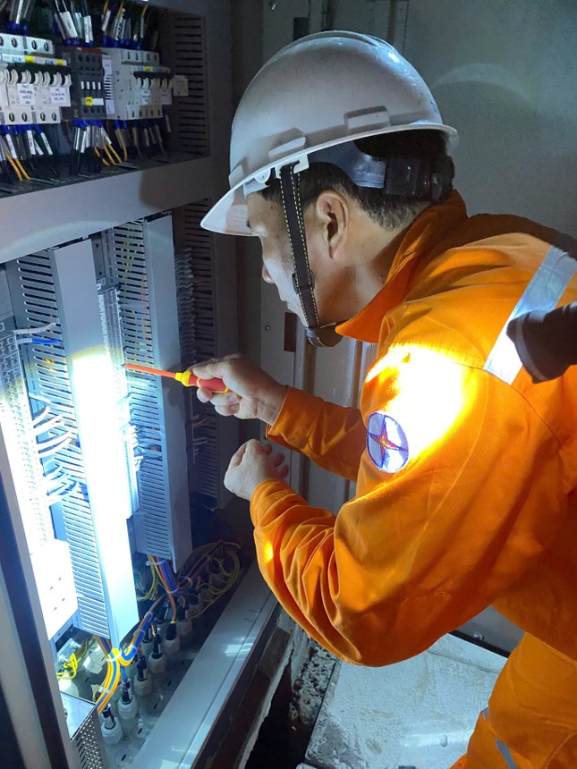 Ngành điện miền Nam 'cán đích' 50 công trình 110kV mừng ngày đất nước thống nhất ảnh 10