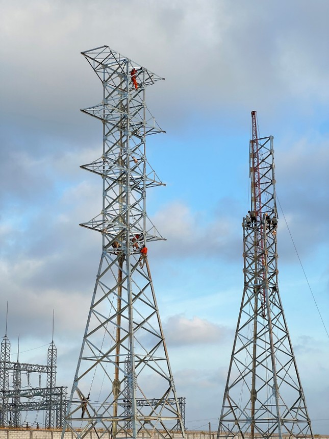 Ngành điện miền Nam 'cán đích' 50 công trình 110kV mừng ngày đất nước thống nhất ảnh 12