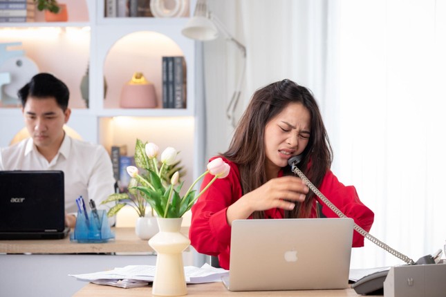 Tóc mỏng, yếu: Hệ quả của áp lực và thiếu dinh dưỡng ảnh 1