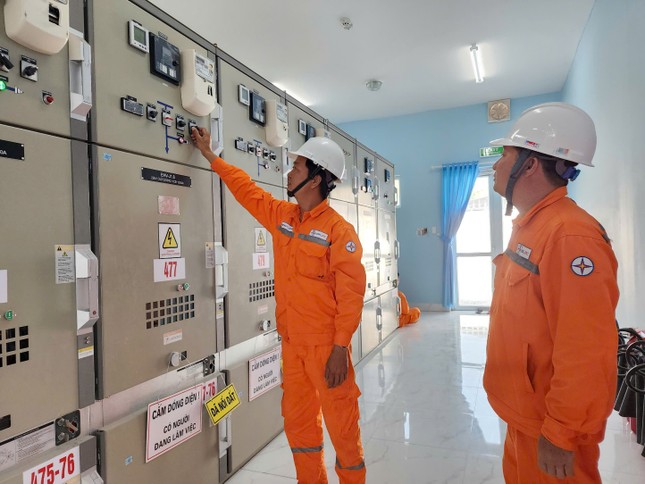 Nỗ lực đầu tư, đảm bảo điện mùa nắng nóng khu vực phía Nam ảnh 2
