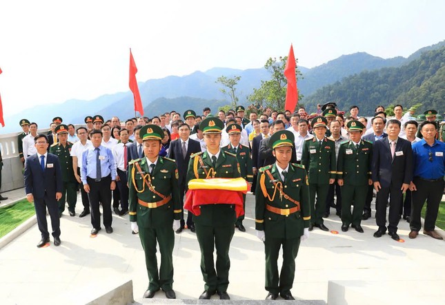 Tự hào, thiêng liêng lễ thượng cờ A Pa Chải – cực Tây Tổ quốc ảnh 1