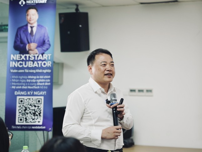Shark Bình tại Swinburne Việt Nam: Khởi nghiệp hay đi làm - Lối đi nào cho người trẻ trong kỷ nguyên AI? ảnh 1