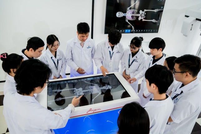 Chơi hết mình, học hết ý: Bí kíp sống chất tại Phenikaa từ phòng lab đến sân chơi ảnh 1