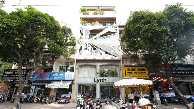 Lynh Luxury Diamond & Jewelry - Khẳng định đẳng cấp vị thế tiên phong trong ngành kim cương ảnh 1