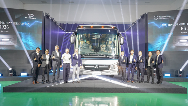 Thaco Auto xuất khẩu xe bus cao cấp Mercedes-Benz sang Thái Lan ảnh 1