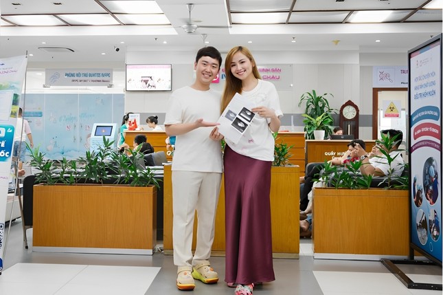 Hoa hậu Diễm Hương hạnh phúc với kết quả IVF: Thành công ngay từ lần chuyển phôi đầu tiên ảnh 1