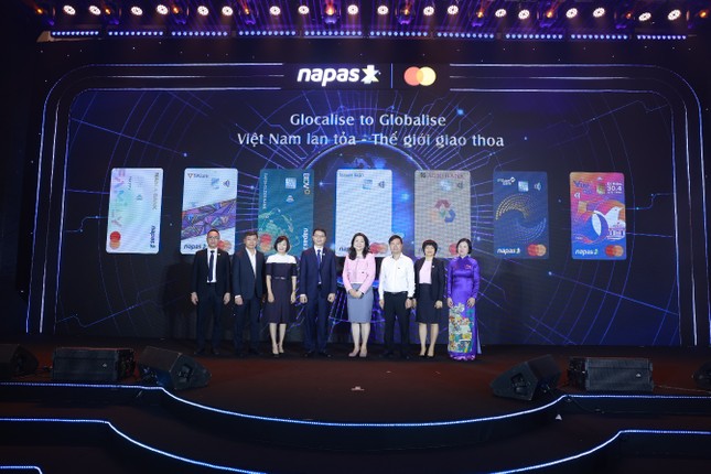 Chính thức ra mắt Thẻ đồng thương hiệu đầu tiên giữa NAPAS, Mastercard và các ngân hàng tại Việt Nam ảnh 2