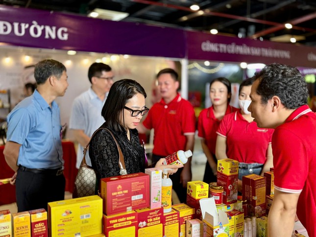 Công ty Y Dược Vi Diệu Nam ghi dấu ấn tại Festival Tinh Hoa Đông Y Dược 2025 ảnh 1