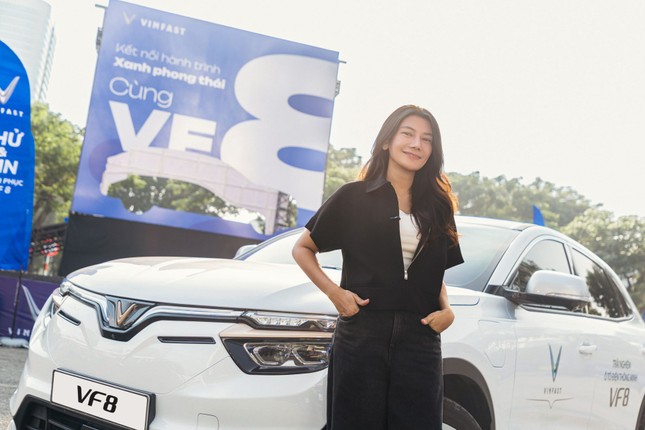 Khách Việt lần đầu thử VF 8 leo dốc, lội nước: Xe xăng thì ngại nhưng xe điện chinh phục đơn giản ảnh 10