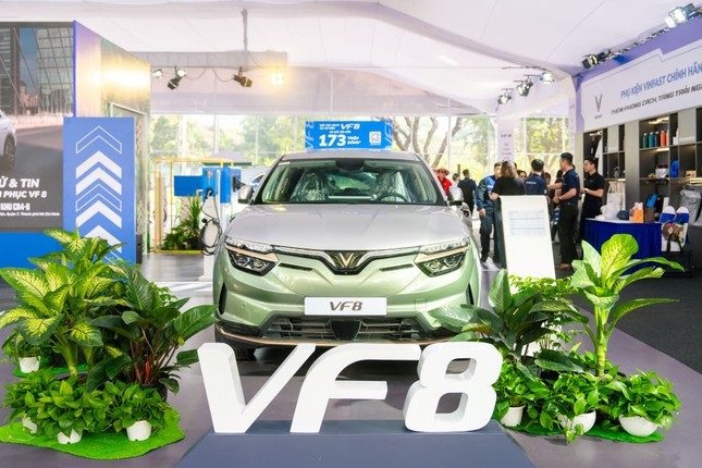 Khách Việt lần đầu thử VF 8 leo dốc, lội nước: Xe xăng thì ngại nhưng xe điện chinh phục đơn giản ảnh 3