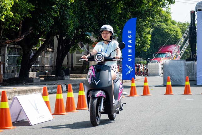 &apos;Phủ xanh Khu công nghiệp&apos; lần đầu đến TPHCM: Khách hàng hào hứng chốt cọc ngay tại sự kiện ảnh 3
