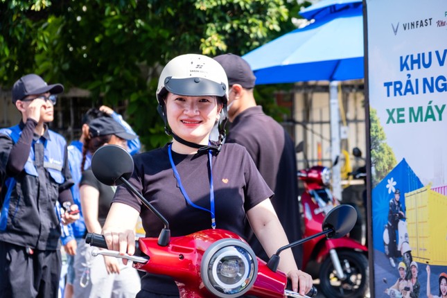 &apos;Phủ xanh Khu công nghiệp&apos; lần đầu đến TPHCM: Khách hàng hào hứng chốt cọc ngay tại sự kiện ảnh 4
