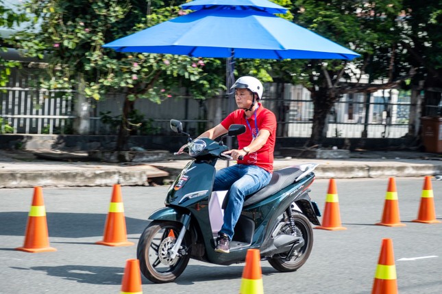 &apos;Phủ xanh Khu công nghiệp&apos; lần đầu đến TPHCM: Khách hàng hào hứng chốt cọc ngay tại sự kiện ảnh 5