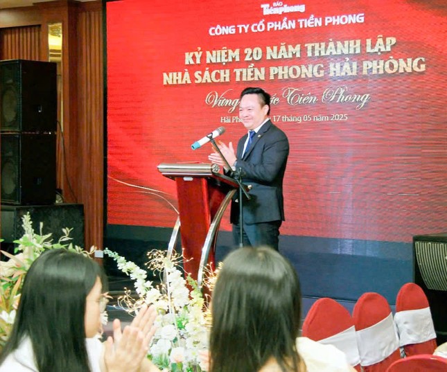 Kỷ niệm 20 năm – Khách hàng trúng thưởng xe đạp địa hình tại Nhà sách Tiền Phong Hải Phòng ảnh 2