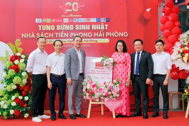 Kỷ niệm 20 năm – Khách hàng trúng thưởng xe đạp địa hình tại Nhà sách Tiền Phong Hải Phòng ảnh 4