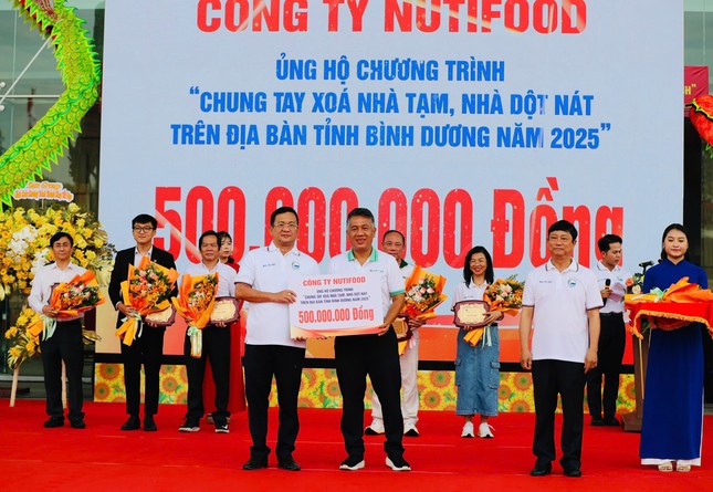 Nutifood ủng hộ 500 triệu 'Chung tay xóa nhà tạm, nhà dột nát' tỉnh Bình Dương ảnh 1