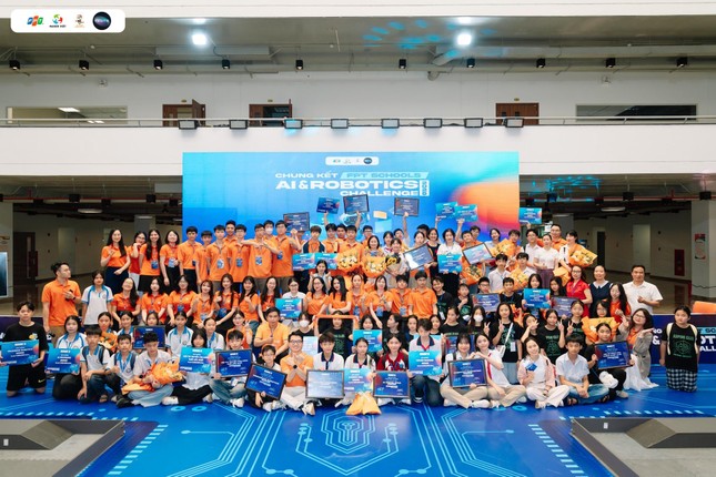 Đông đảo học sinh THCS tham gia tranh tài tại sân chơi công nghệ FPT Schools AI & Robotics Challenge 2025 ảnh 1