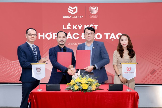 &apos;Cú&apos; bắt tay toàn diện giữa Hội Môi giới BĐS Việt Nam và Eagle Academy ảnh 3