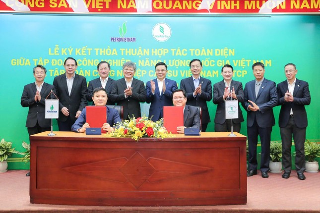 VRG và Petrovietnam ký kết hợp tác toàn diện: Kết nối chuỗi giá trị, hướng tới mục tiêu tăng trưởng xanh ảnh 2