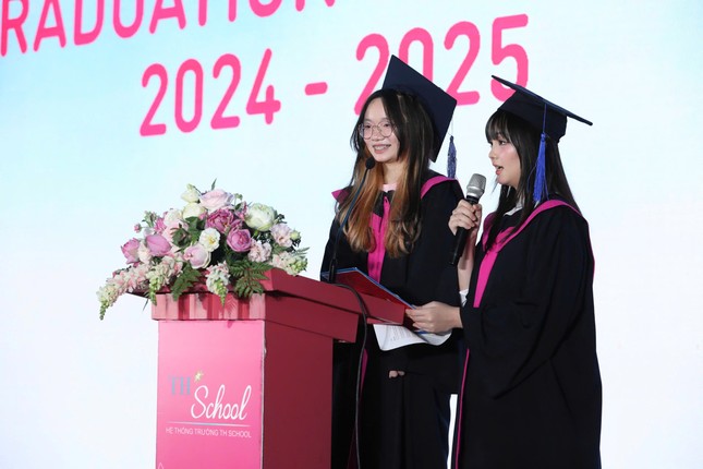 Lễ tốt nghiệp TH School Hòa Lạc: Học sinh cũ trở về khẳng định 1 điều, các phụ huynh nghe mà &apos;mát lòng&apos; ảnh 2