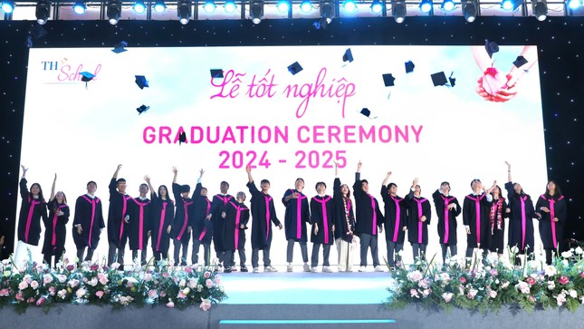 Lễ tốt nghiệp TH School Hòa Lạc: Học sinh cũ trở về khẳng định 1 điều, các phụ huynh nghe mà &apos;mát lòng&apos; ảnh 3