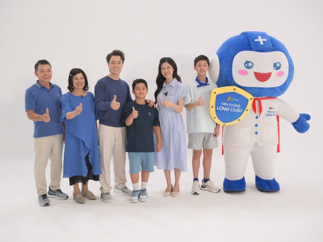 Lần đầu tiên cả gia đình Đăng Khôi - Thủy Anh đóng MV ảnh 2