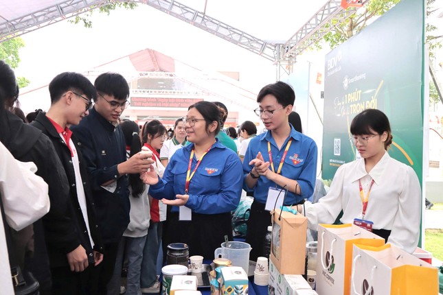 Sôi nổi các hoạt động tại Ngày hội 'Sinh viên BMU trải nghiệm và hội nhập' năm 2025 ảnh 1
