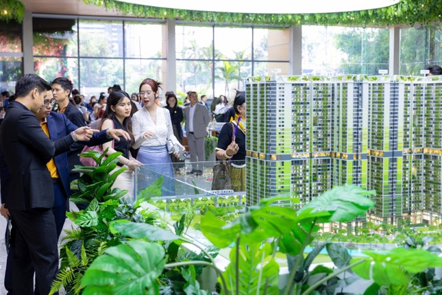 Thị trường bất động sản TP.HCM mới đón cơ hội từ xu hướng giãn dân hậu sáp nhập? ảnh 2