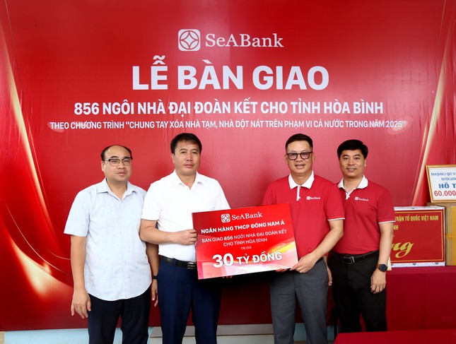 SeABank bàn giao 856 căn nhà đại đoàn kết cho tỉnh Hòa Bình ảnh 1