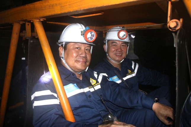 Bí thư Tỉnh ủy Quảng Ninh thăm, động viên thợ lò Hà Lầm ảnh 1