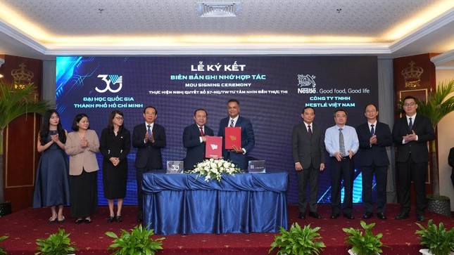 Nestlé Việt Nam ký kết hợp tác với ĐH Quốc gia TP.HCM thực thi mô hình '3 nhà' ảnh 1