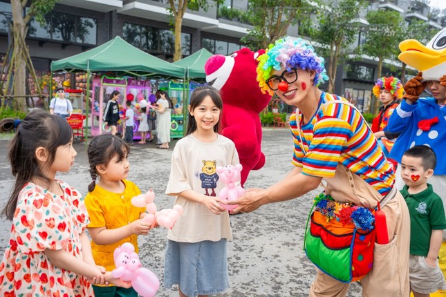 Giải phóng đôi chân, trải nghiệm mùa hè rực rỡ tại 'Lễ hội mùa hè Eco Central Park 2025' ảnh 3