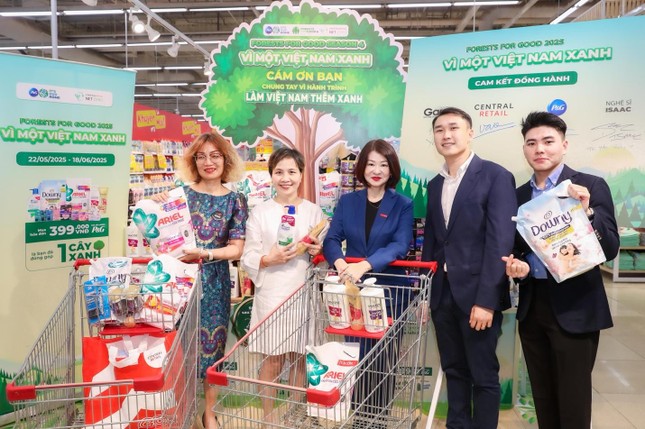 P&G Việt Nam và Central Retail Việt Nam phát động chương trình trồng rừng năm 2025 ảnh 1