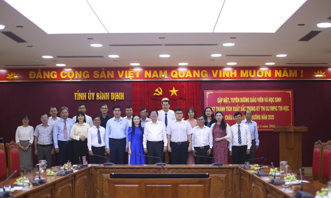 Gặp mặt, tuyên dương niềm tự hào của Bình Định ảnh 3