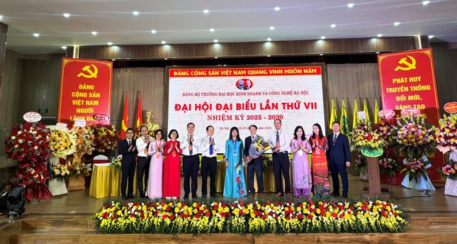 Đại học Kinh doanh và công nghệ: Phát huy truyền thống đổi mới, sáng tạo, xây dựng đảng bộ trong sạch vững mạnh ảnh 1