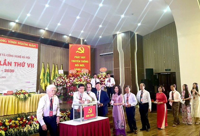 Đại học Kinh doanh và công nghệ: Phát huy truyền thống đổi mới, sáng tạo, xây dựng đảng bộ trong sạch vững mạnh ảnh 3