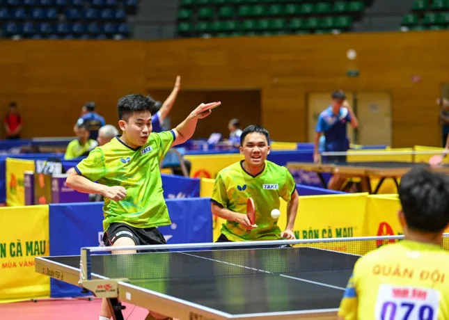 Giá trị của lòng nhân ái trong câu chuyện bầu Hiển và Lê Đình Đức ảnh 2