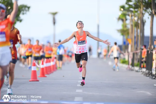 Qiaodan vinh danh Á quân VnExpress Marathon Hạ Long 2025 ảnh 2