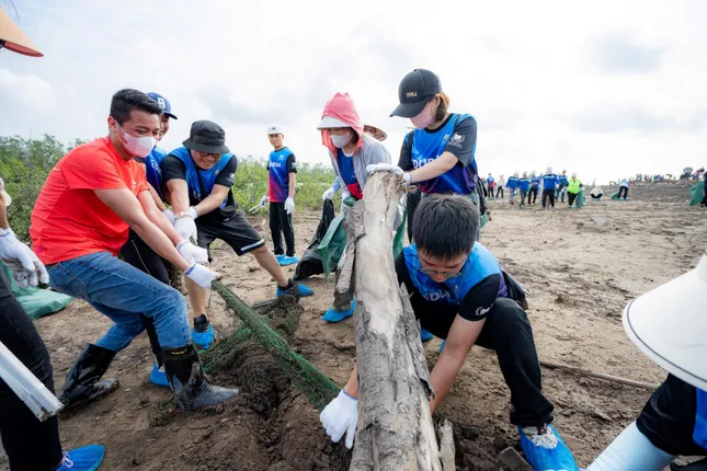 &apos;Cùng hành động vì biển xanh&apos;: Hành trình của 10.000 trái tim lan tỏa thông điệp sống xanh ảnh 2