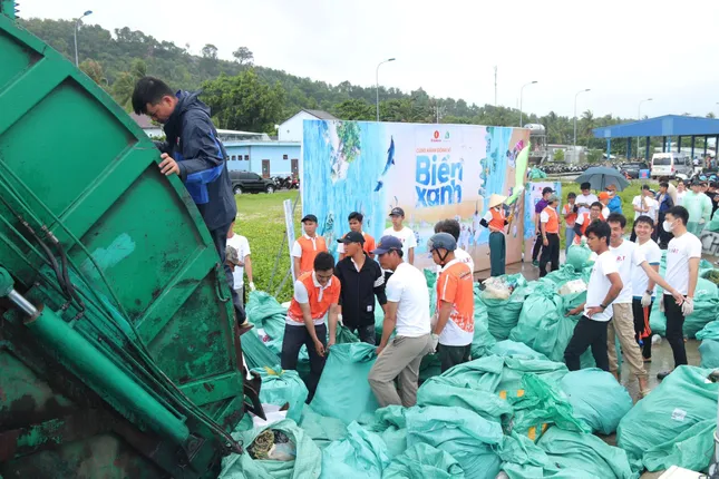 &apos;Cùng hành động vì biển xanh&apos;: Hành trình của 10.000 trái tim lan tỏa thông điệp sống xanh ảnh 4