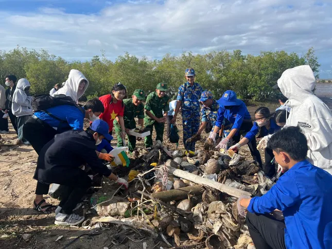 &apos;Cùng hành động vì biển xanh&apos;: Hành trình của 10.000 trái tim lan tỏa thông điệp sống xanh ảnh 5