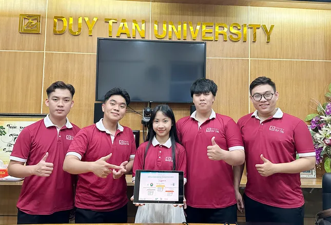 Sinh viên Đại học Duy Tân vô địch thế giới cuộc thi ERPsim Competition 2025 của SAP ảnh 1
