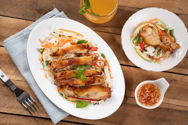 Gỏi Gà Mỹ Nướng Sả – Vị hè thanh mát, cả nhà say mê! ảnh 1